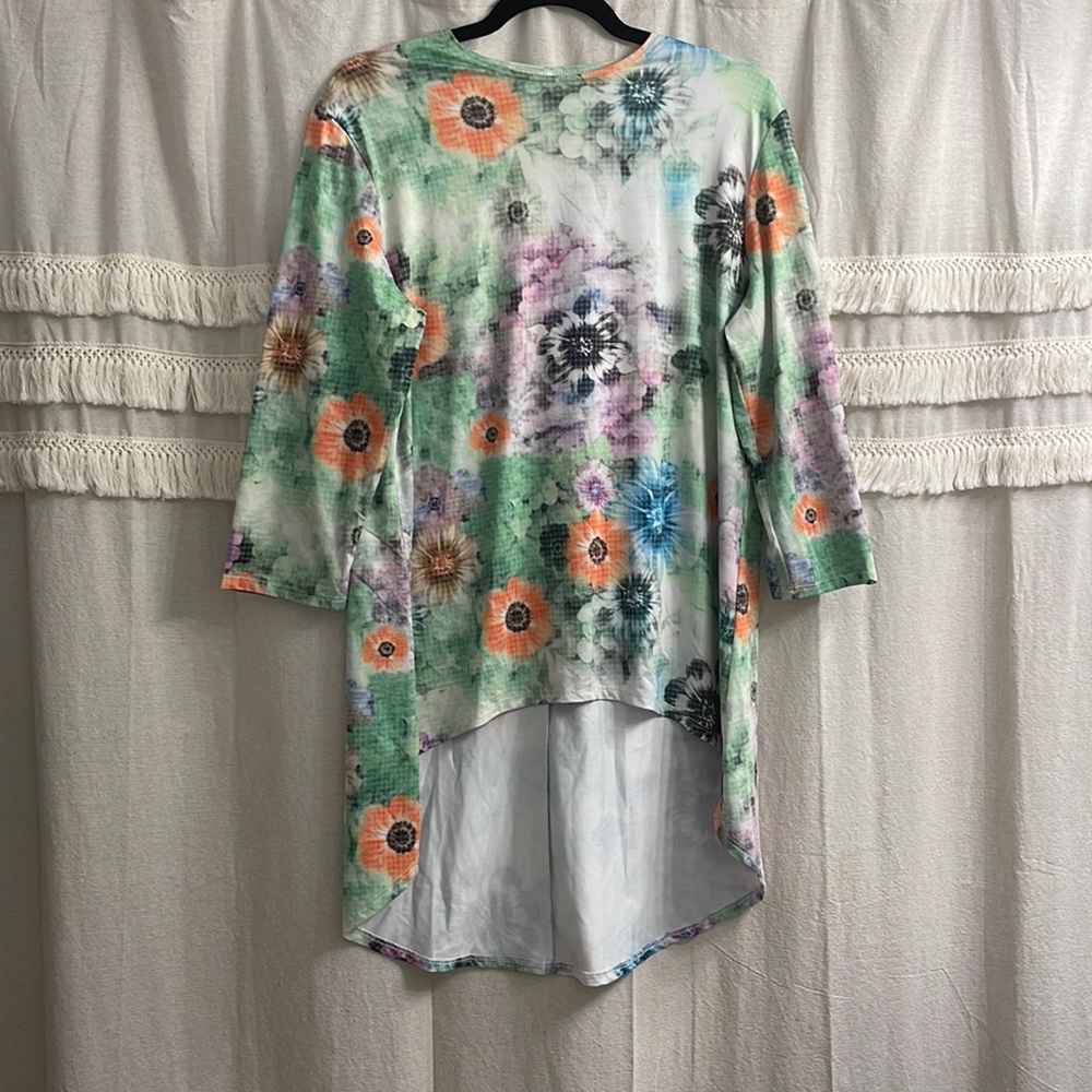 High-low floral tunic, crew neck, 3/4 sleeves, size XL